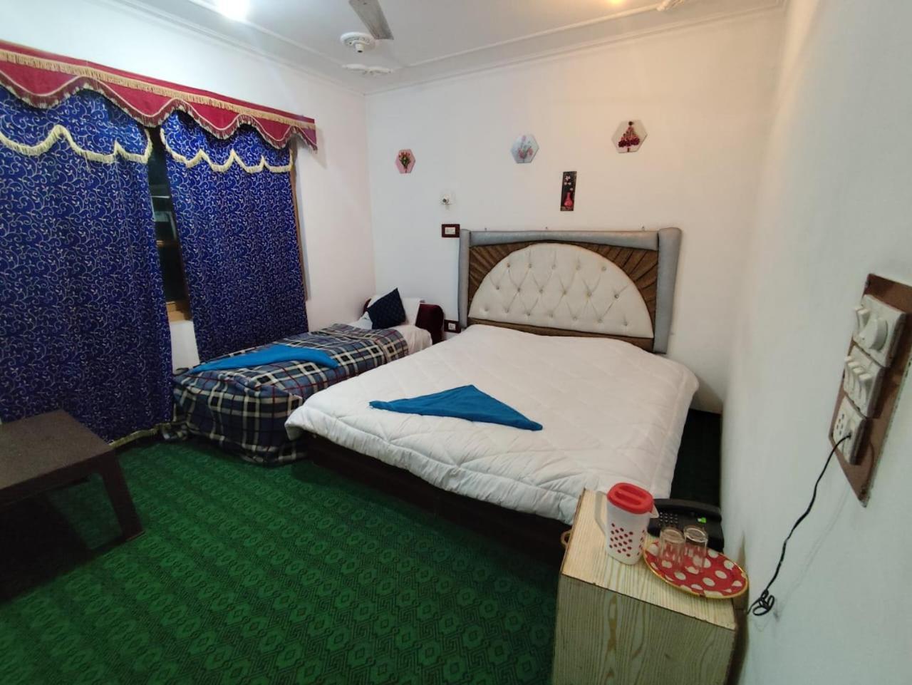 Hotel New Heaven Canal Srinagar  Exterior photo